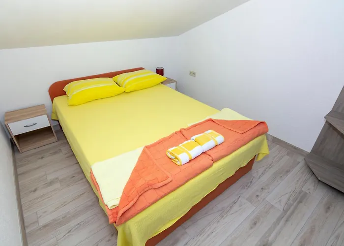 Filip Apartament Pag Town